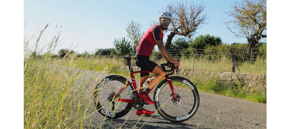 Mario Mola on his BH bike with a 2INpower SL crankset