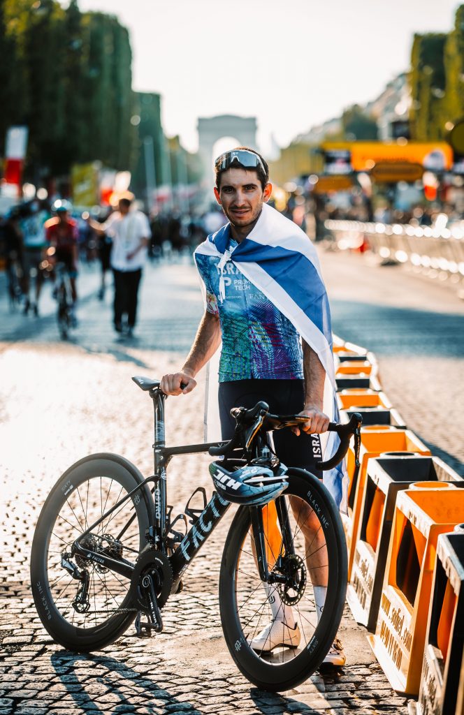 Giv wearing the Israel flag in Le Tour